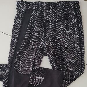 Nike Monochrome Wave Pattern Leggings